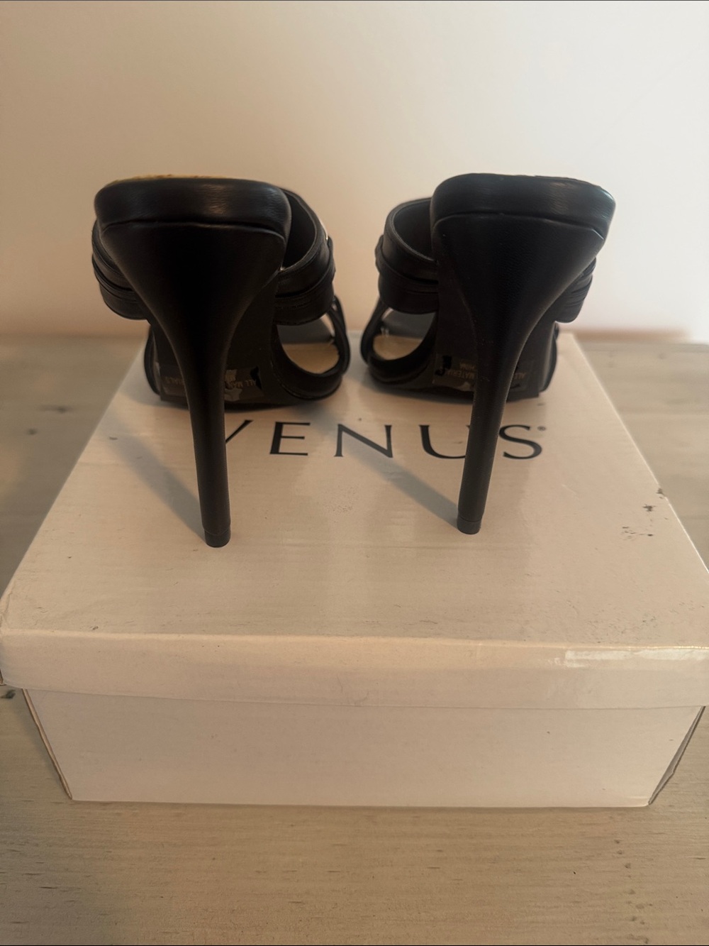 🖤 BRAND NEW!! Black Slide Mules with Silver Chain Accents🖤 - Picture 6 of 8
